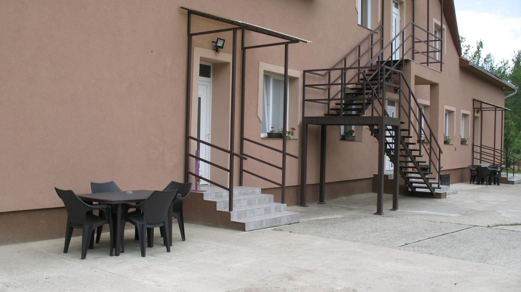 Izisz Apartman Matraterenye المظهر الخارجي الصورة